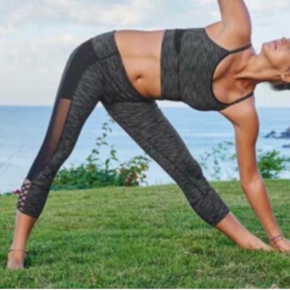 Athleta Pants - Athleta Mind Over Mat Capri Leggings Mesh Braid